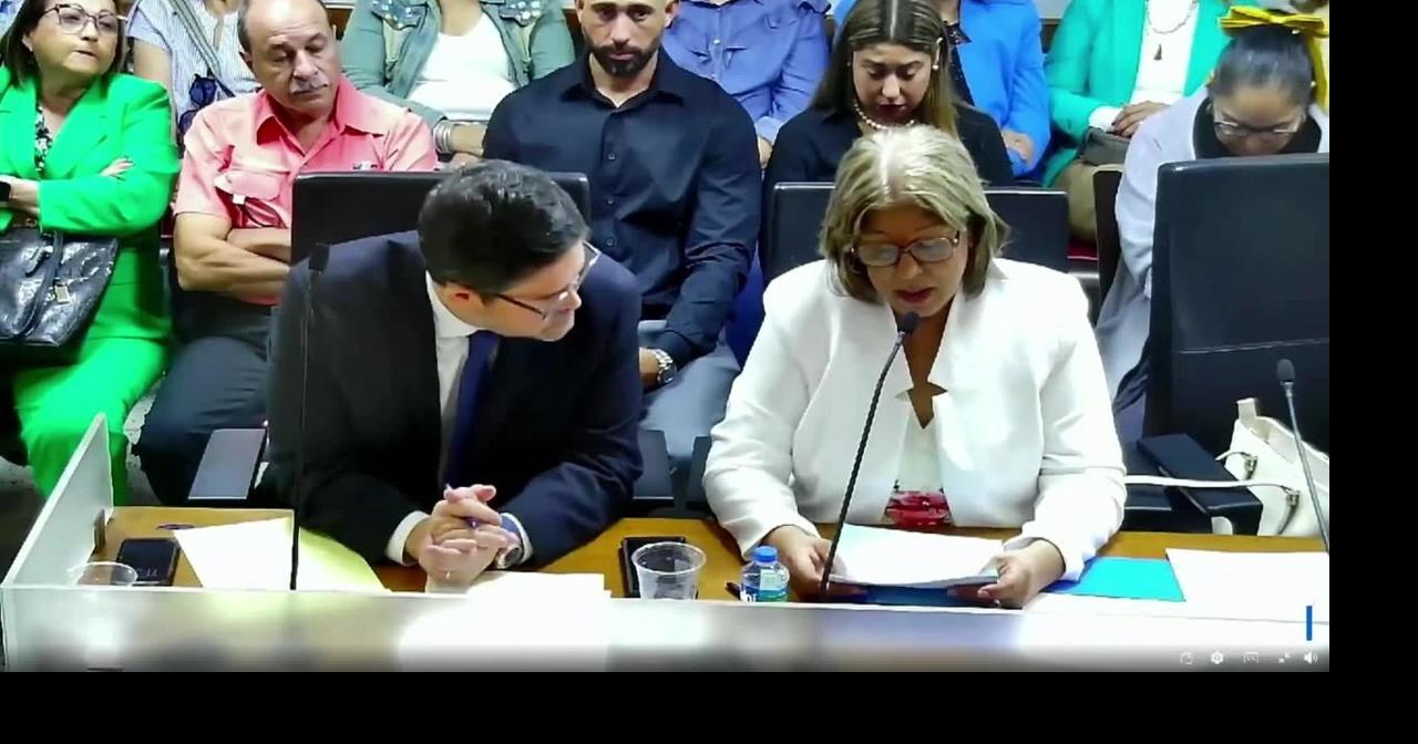 Exjefa de ADSEF llora en vista senatorial al hablar de su destitución