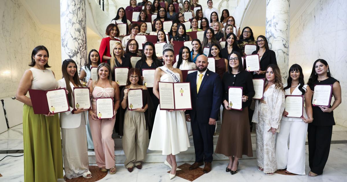 Senado reconoce a 75 mujeres emprendedoras del área oeste en el Capitolio