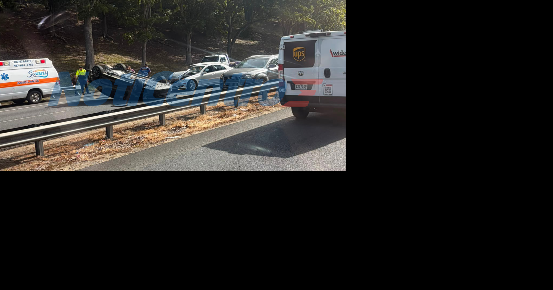 Carretera PR-30 parcialmente cerrada tras volcado de vehículo entre Caguas y Gurabo