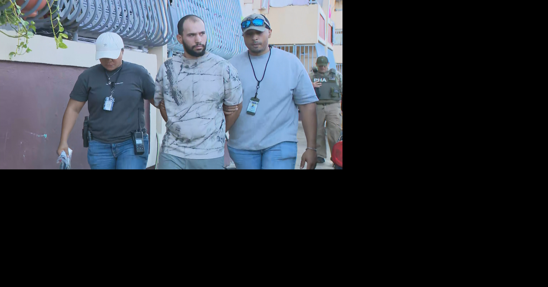 Operativo en residencial Ramos Antonini: arrestan empleado y hallan material delictivo