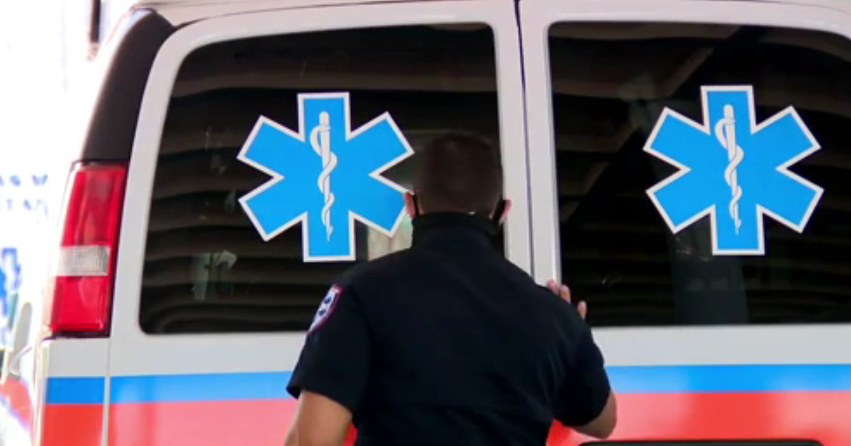 Reportan accidente de tránsito con un paramédico en la PR-2, en Quebradillas
