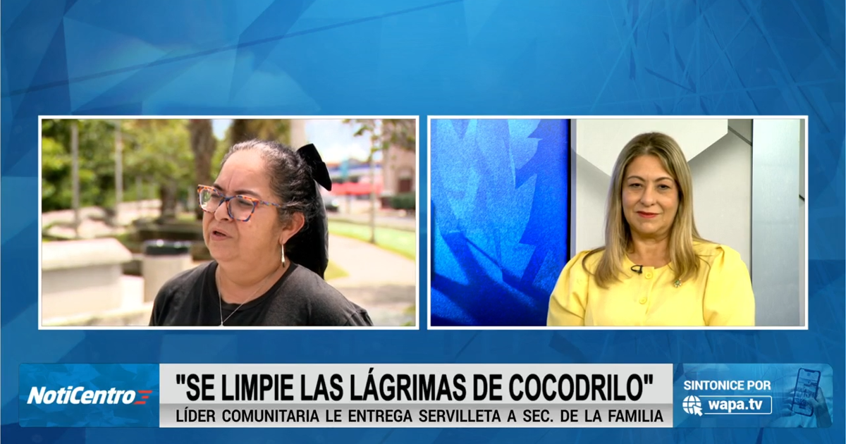 Ciudadana entrega servilleta a secretaria de la Familia en protesta durante vista senatorial