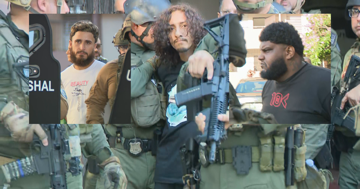 Capturan a tres fugitivos federales en operativo en residencial de Bayamón