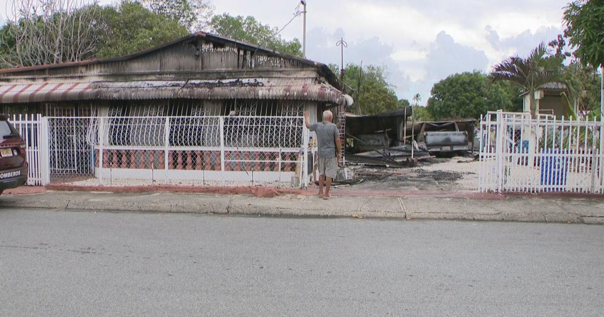 Incendio destruye casa y vehículo de octogenario en barrio Aguilita de Juana Díaz
