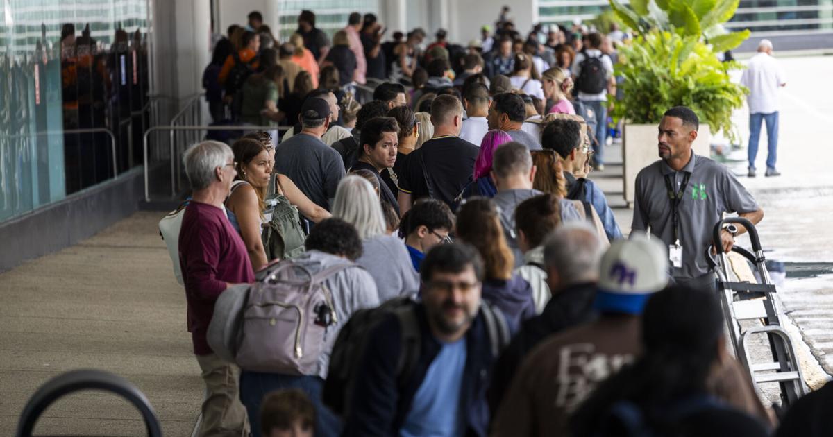 Puerto Rico Filas ICE llega al aeropuerto de San Juan pero se espera que sigan las largas ...