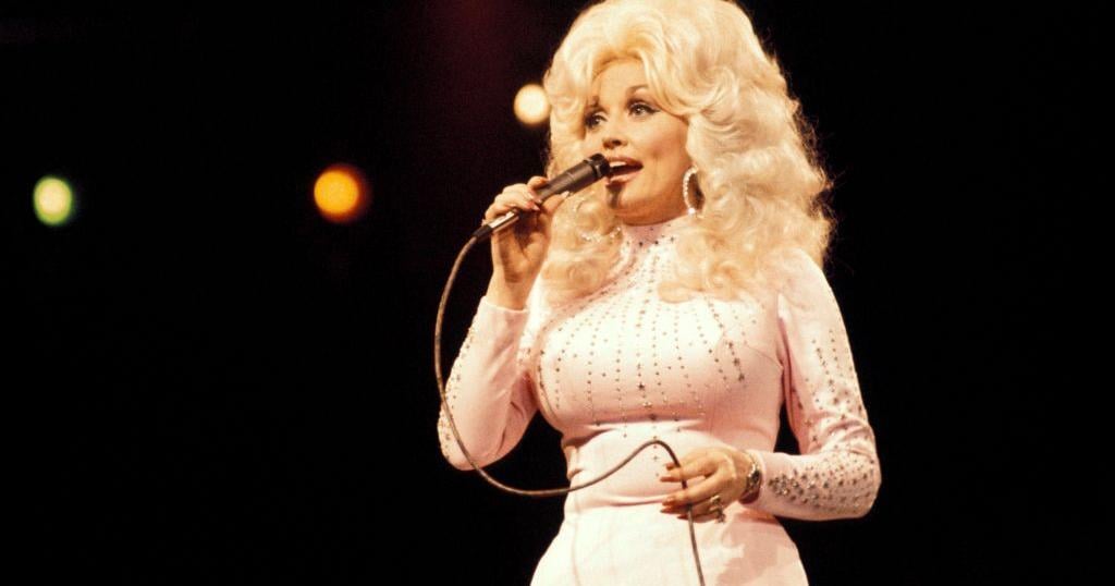 Jennifer González decreta día de duelo y banderas a media asta por muerte de Dolly Parton