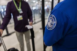 Imagen del artículo de WAPA: TSA se prepara para alto volumen de pasajeros durante temporada de fin de año en aeropuerto SJU