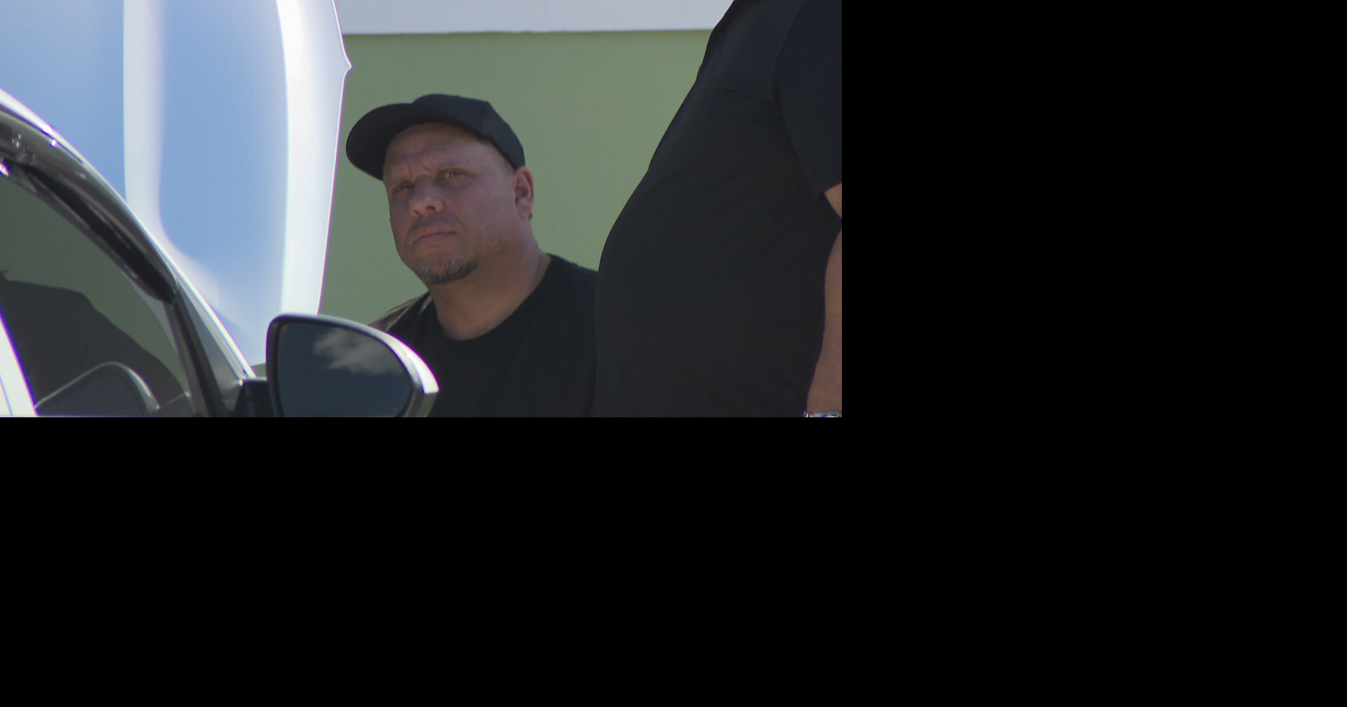 Hombre que robó retrovisor en Plaza del Sol permanece preso al no pagar fianza de $15,000