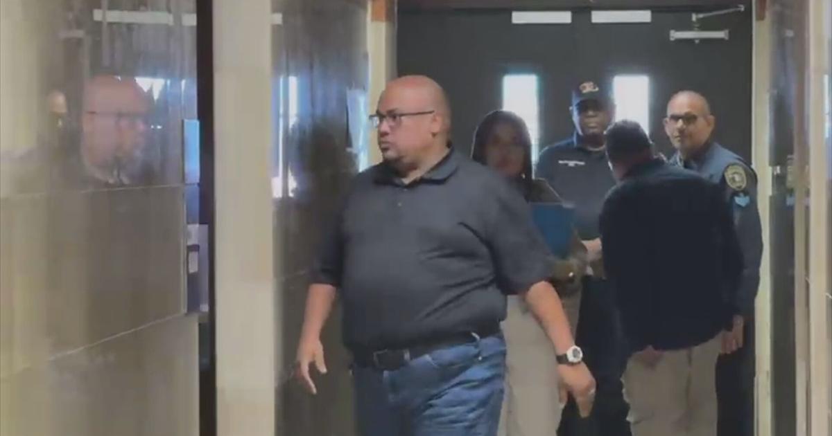 Acusan a agente de la Policía por presunta agresión sexual y extorsión contra una mujer