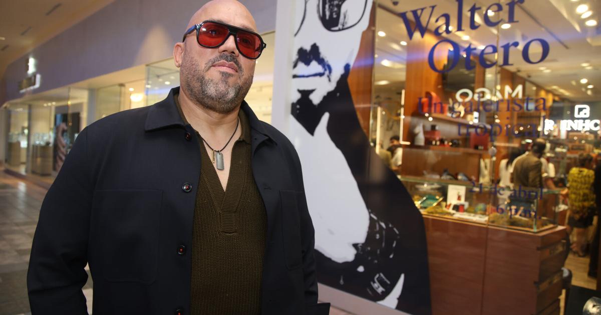 El puertorriqueño Walter Otero presenta ante casa llena su libro "Galerista Tropical"