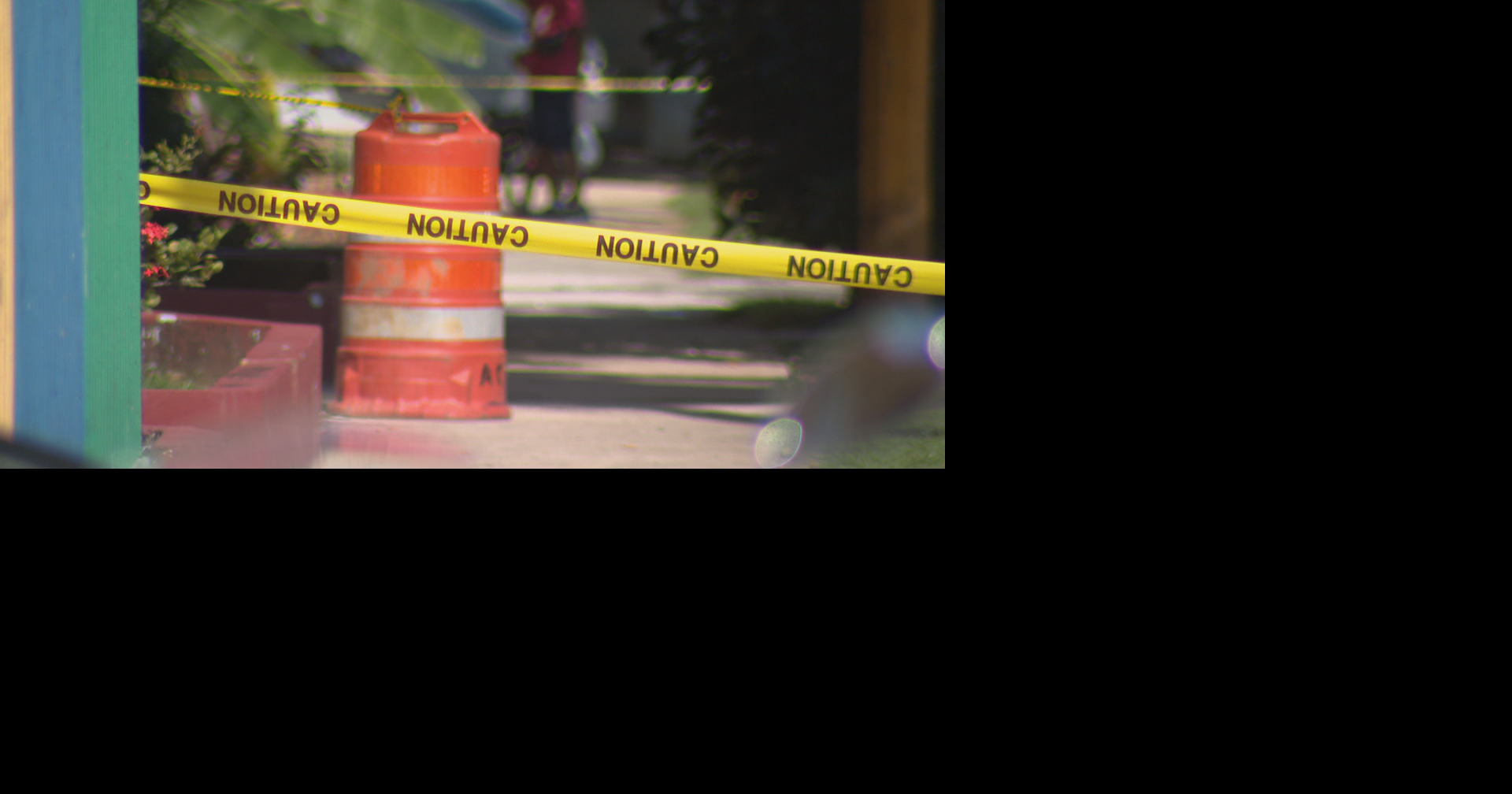 Policía busca identificar hombre asesinado en balacera en residencial de Río Piedras