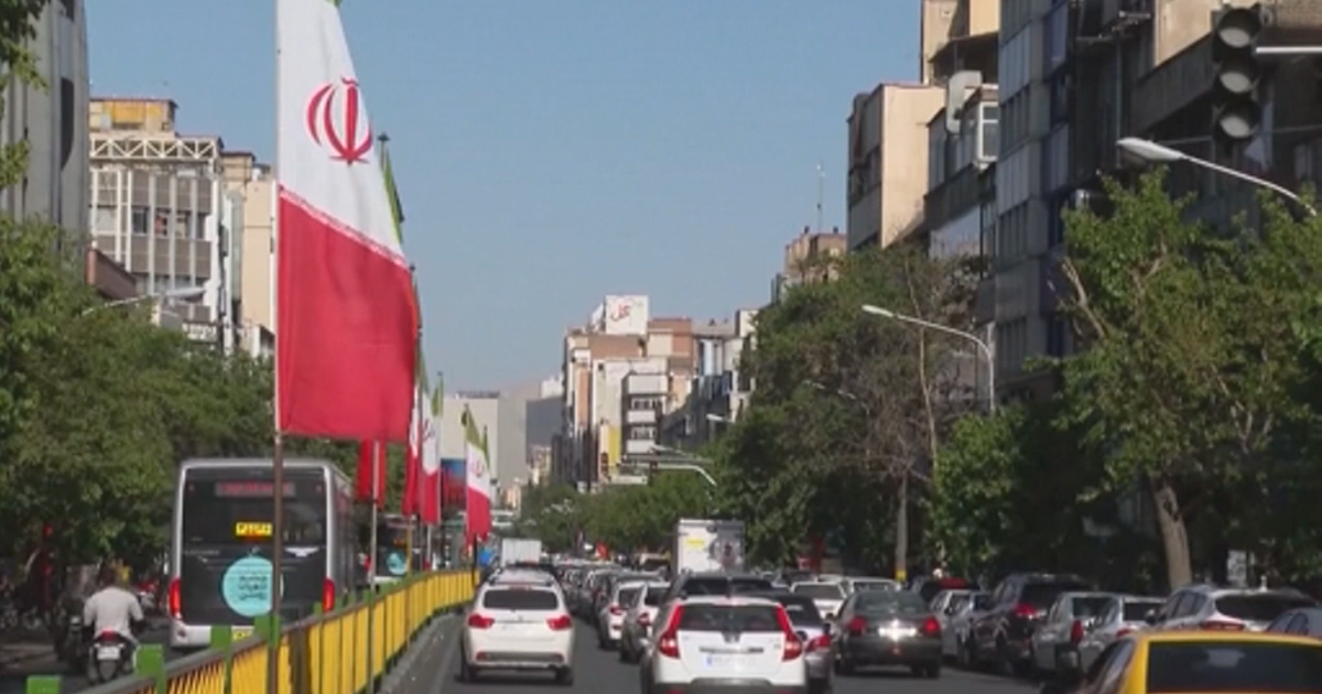 EE.UU. presenta plan de sanciones para "asfixia económica" de Irán y amenaza a opositores