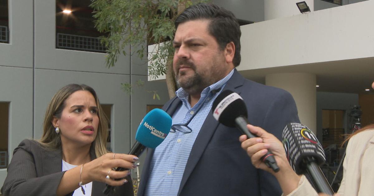 Mellado guarda silencio tras cita con Justicia por investigación relacionada a Politank