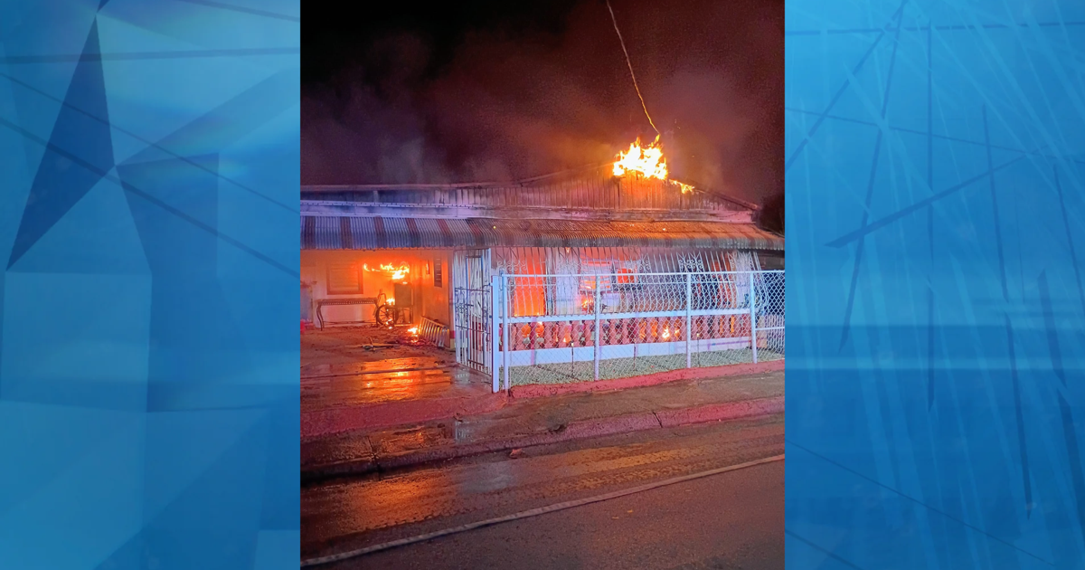 Incendio destruye hogar de anciano de 88 años en barrio Aguilita de Juana Díaz