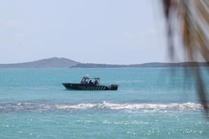 Imagen del artículo de WAPA: Embarcación con dos adultos y un menor se vuelca en la costa de Río Grande