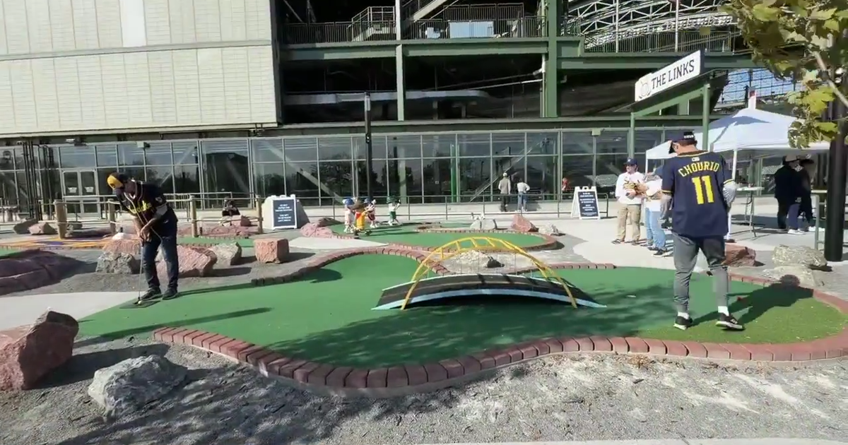 Fanáticos viven el ambiente previo a la Serie Mundial en Milwaukee
