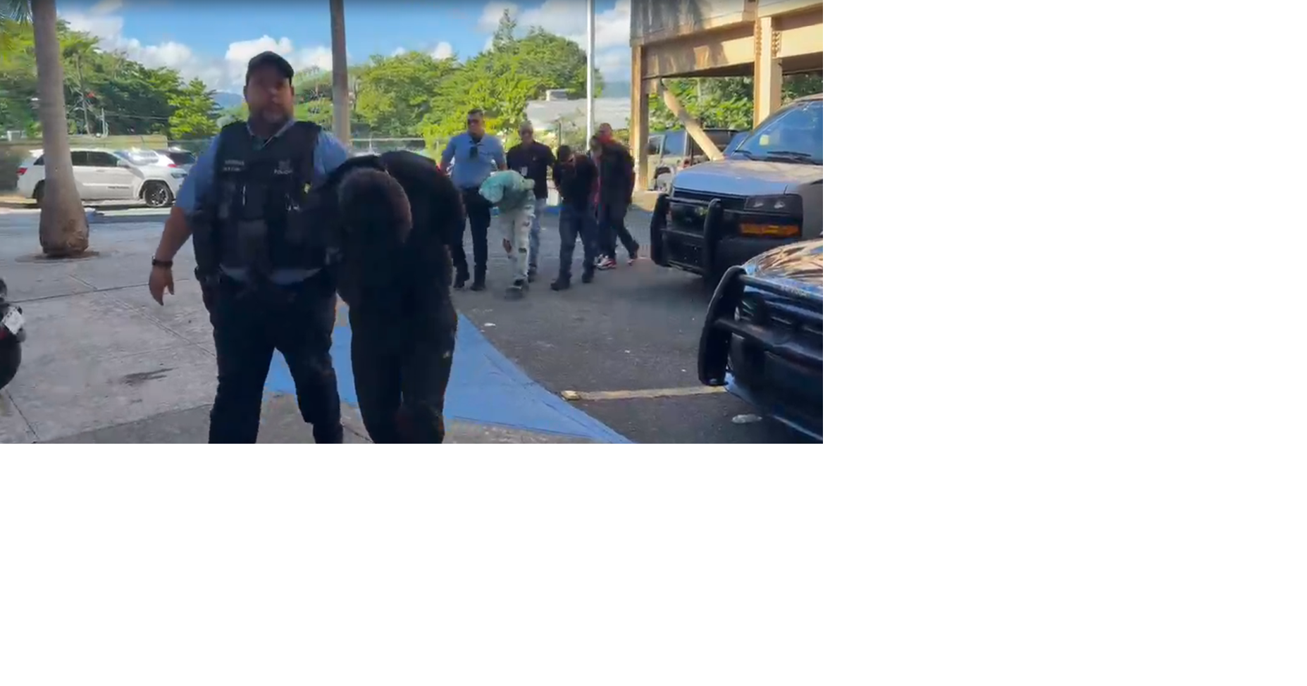 Imagen del artículo de WAPA: Cuatro arrestados en residencial de Caguas tras recibirse amenazas contra policías