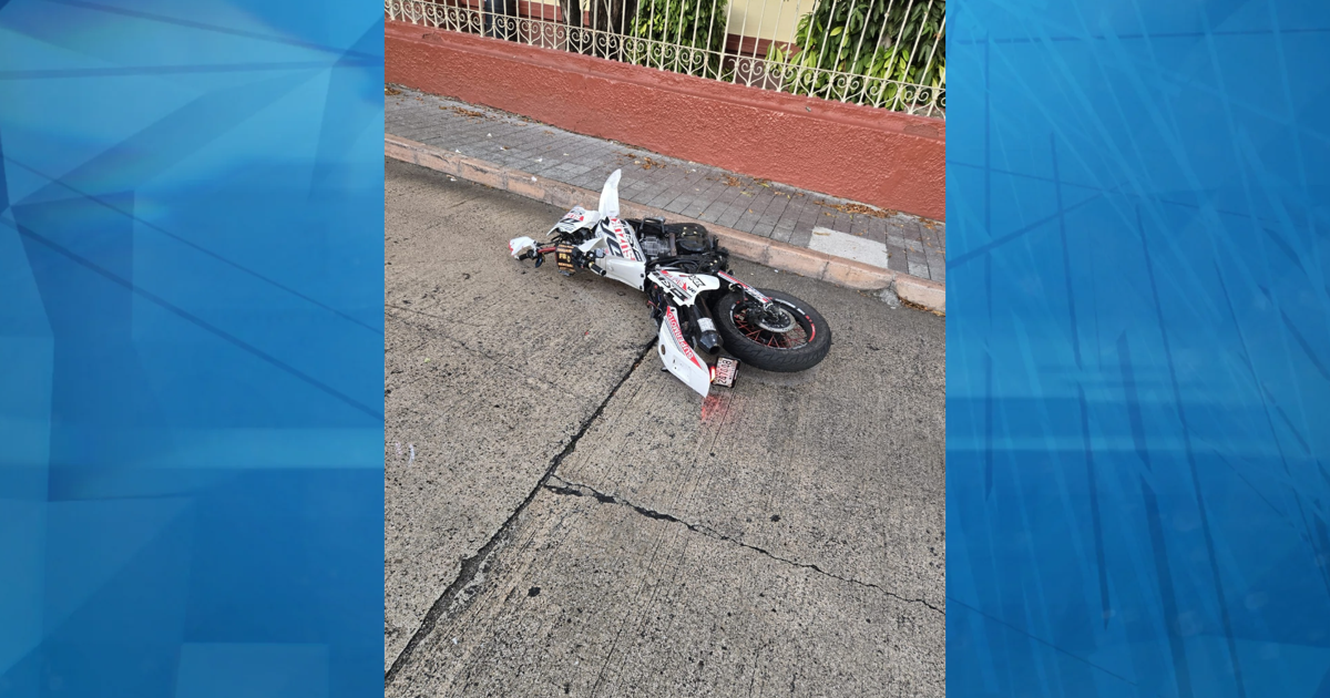 Dos personas heridas en accidente grave con motora en Ponce