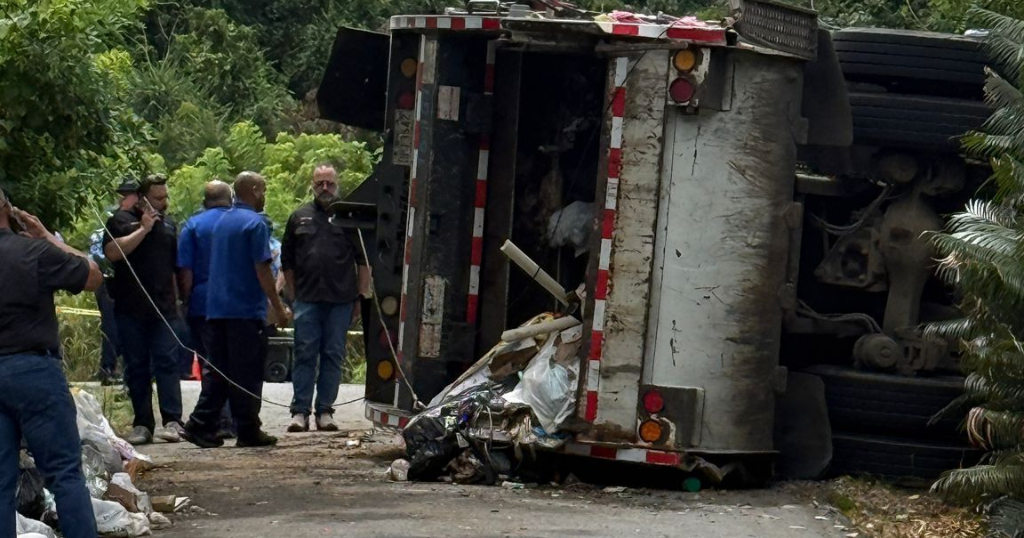 Camionero sufre problemas con frenos, sale expulsado y muere en Canóvanas