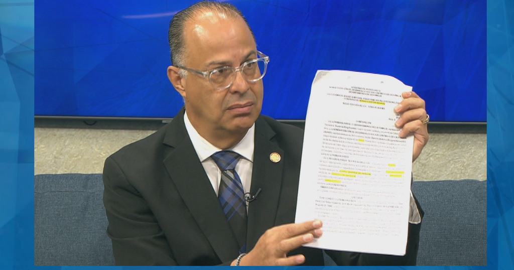 Senador cuestiona viaje de más de $7 mil en fondos federales del Departamento de la Familia