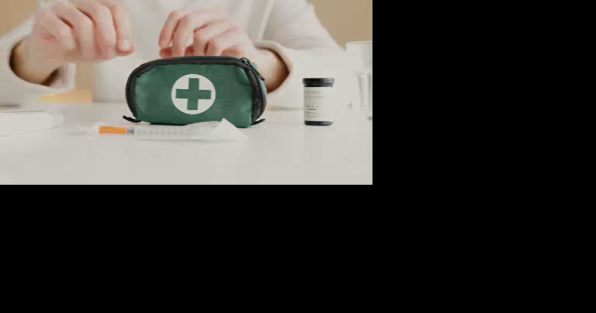 Arrestan a dos por vender ilegalmente medicamentos supresores del apetito en redes sociales
