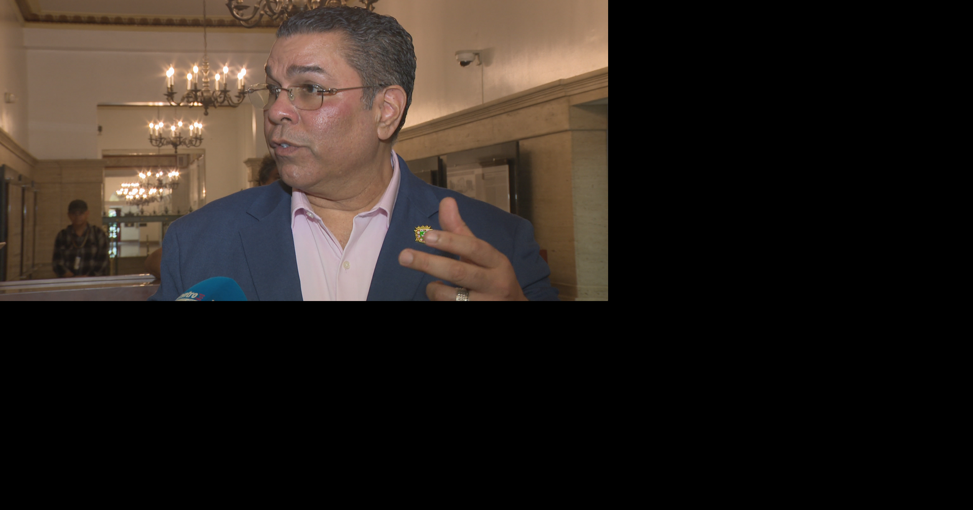 Examinador NEPR reprimenda al gobierno, que mantiene rechazo al aumento de la luz