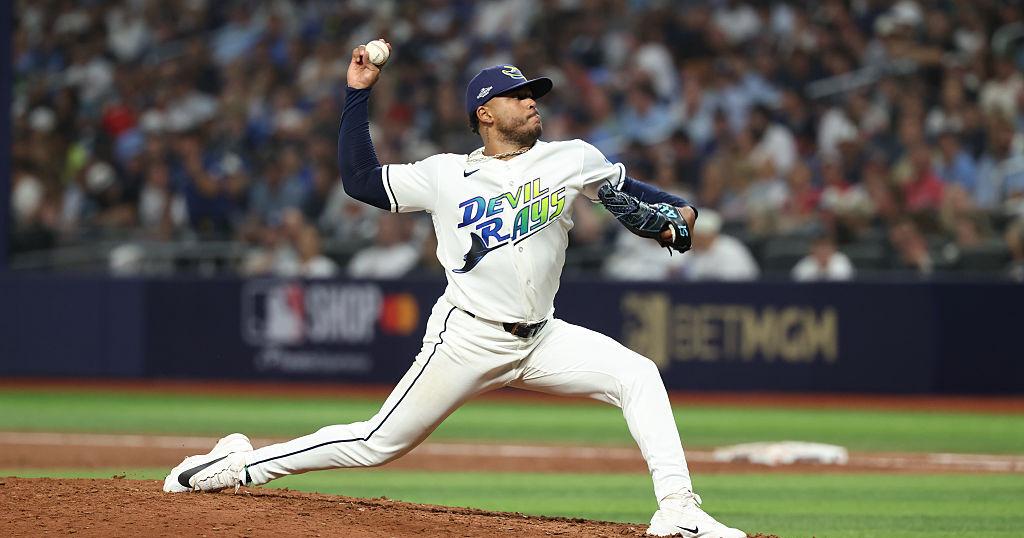 Peralta destaca desde la lomita y Rays igualan serie ante Guardianes