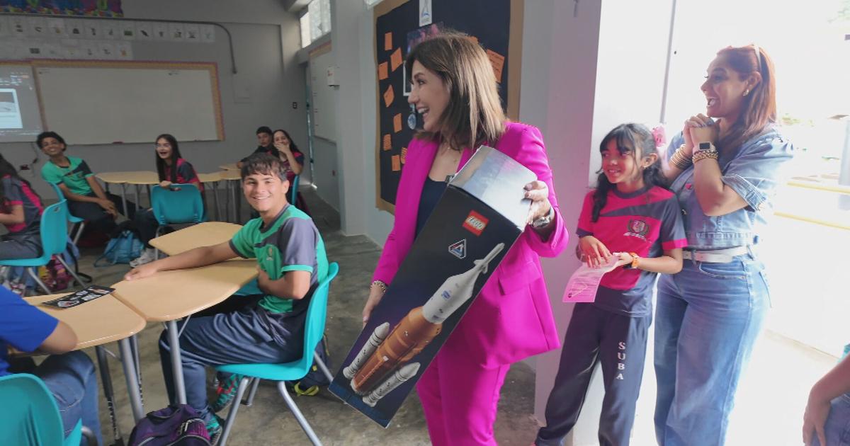 Equipo de NotiCentro que vio lanzamiento de Artemis II cuenta su experiencia en escuela de Orocovis