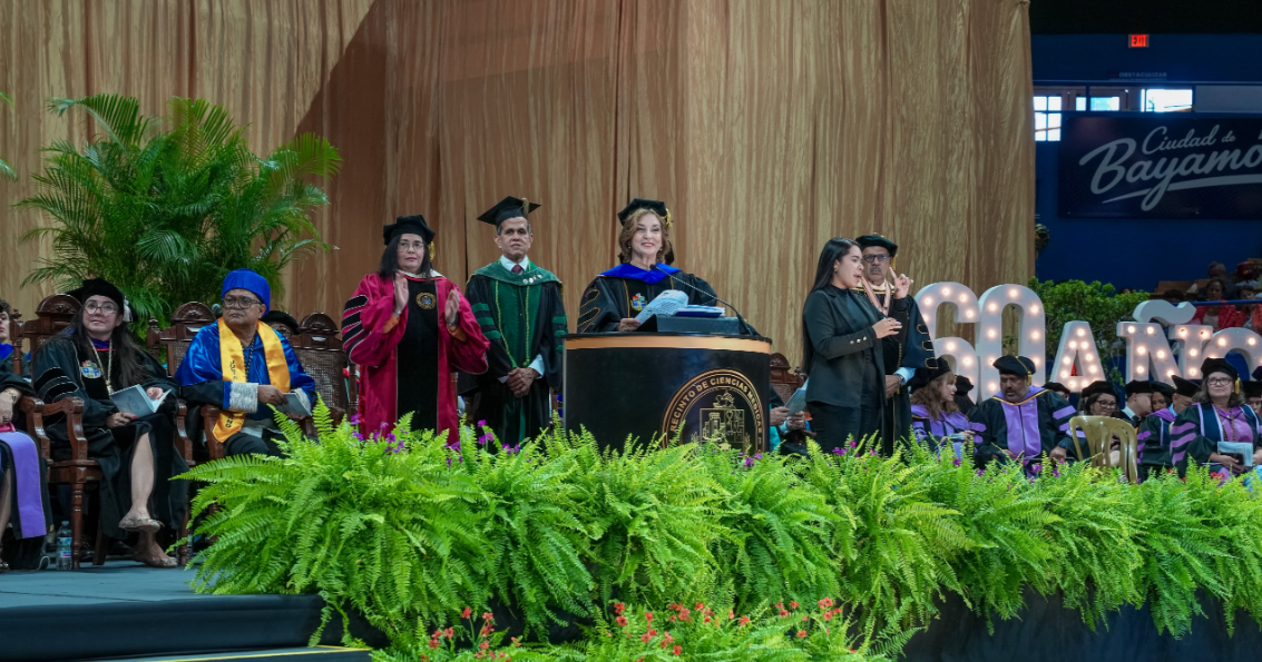 Zayira Jordán reacciona a abucheos que recibió en graduación de UPR Ciencias Médicas