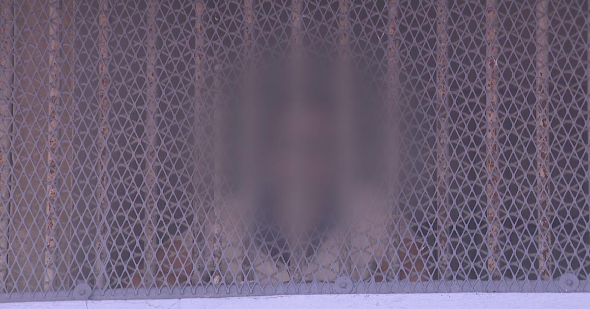 Mujer detenida por disparo a expareja en Salinas alega que él se hirió solo en forcejeo