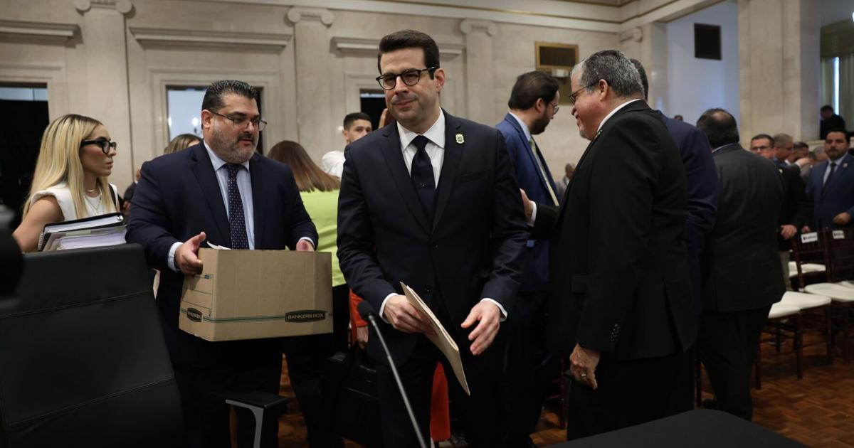 Domenech rechaza querella de Negrón Reichard por presunta intervención indebida en contratos