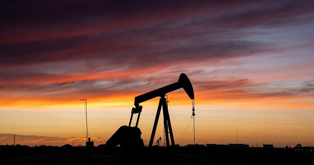 Precio del petróleo aumenta a cifra no vista del 2022 ante tranque en Ormuz