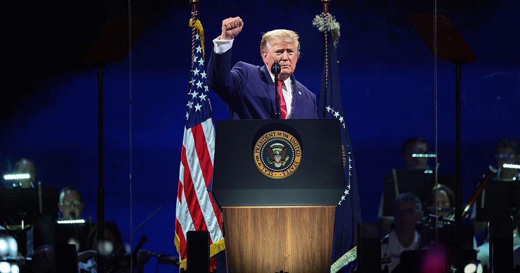Trump elogia a EE.UU. y ataca a "comunistas" en discurso por los 250 años del país