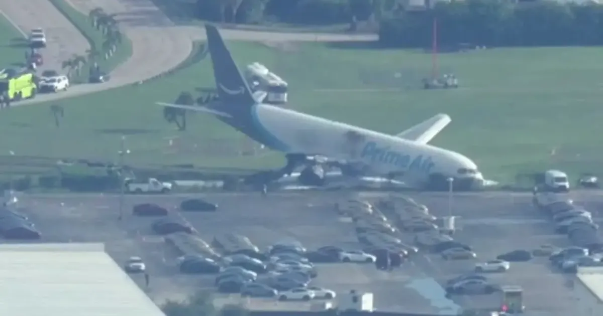 Avión de carga de Amazon se sale de pista en Miami; cinco muertos