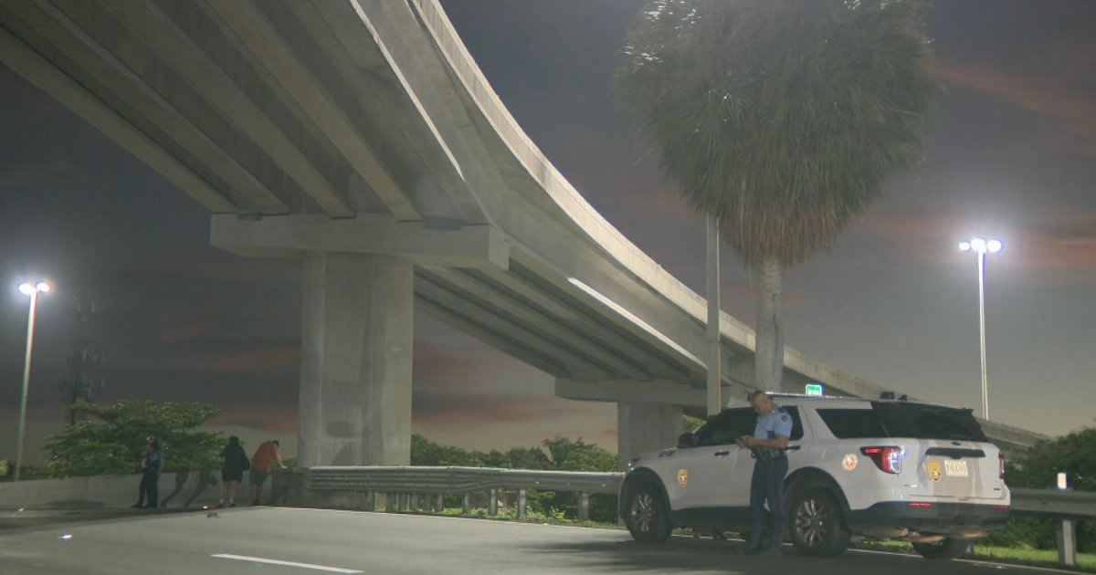 Hombre muere tras caer de puente en expreso PR-22; cierre afecta tránsito