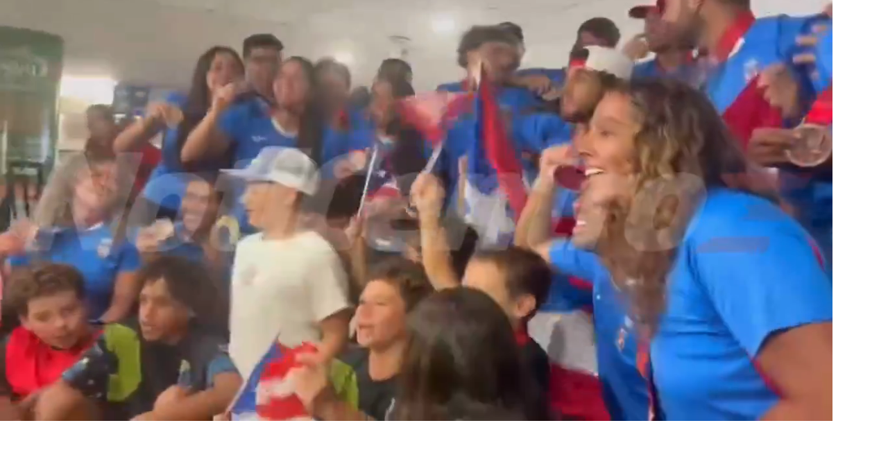Medallistas de polo acuático de Puerto Rico son recibidos con festejos tras triunfos en Santo Domingo