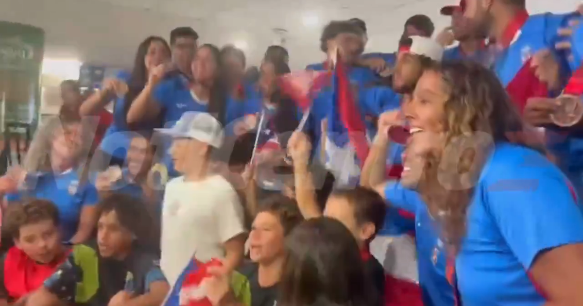 Medallistas de polo acuático de Puerto Rico son recibidos con festejos tras triunfos en Santo Domingo