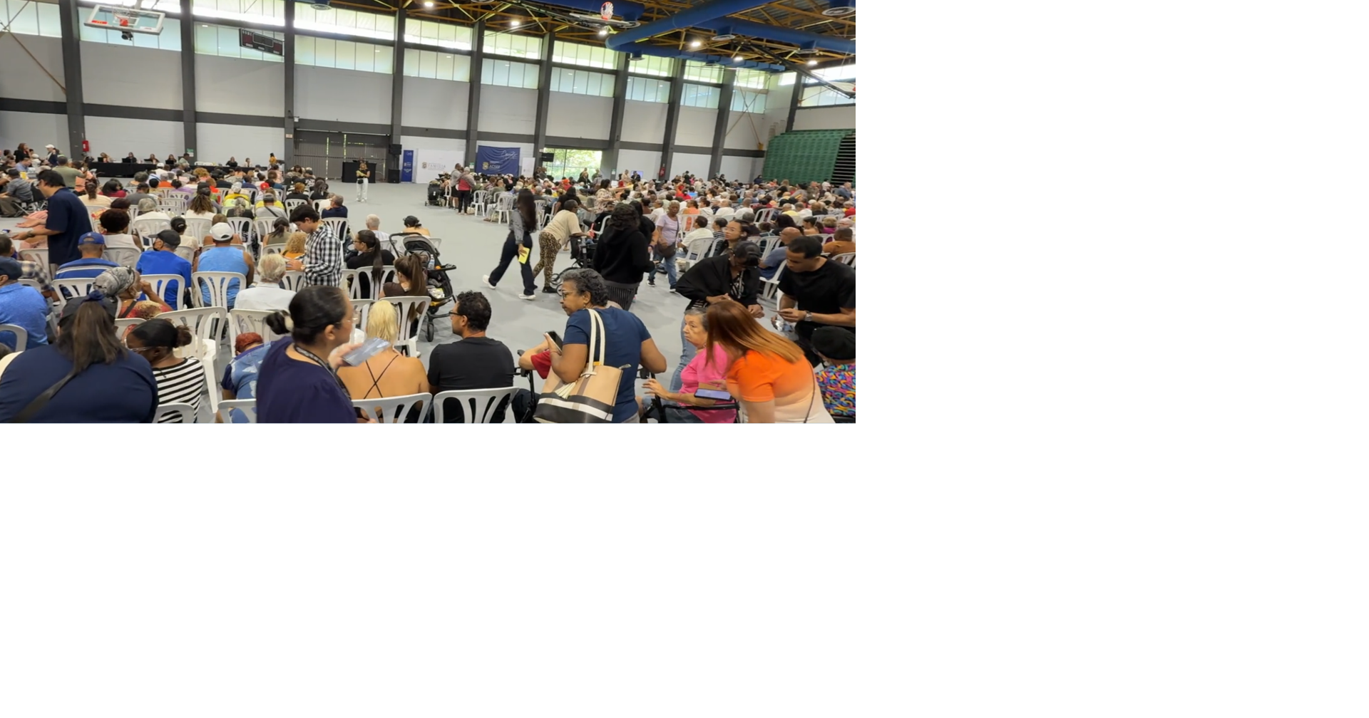 Cientos esperan bajo el sol para recertificarse en el PAN en evento del Departamento de la Familia