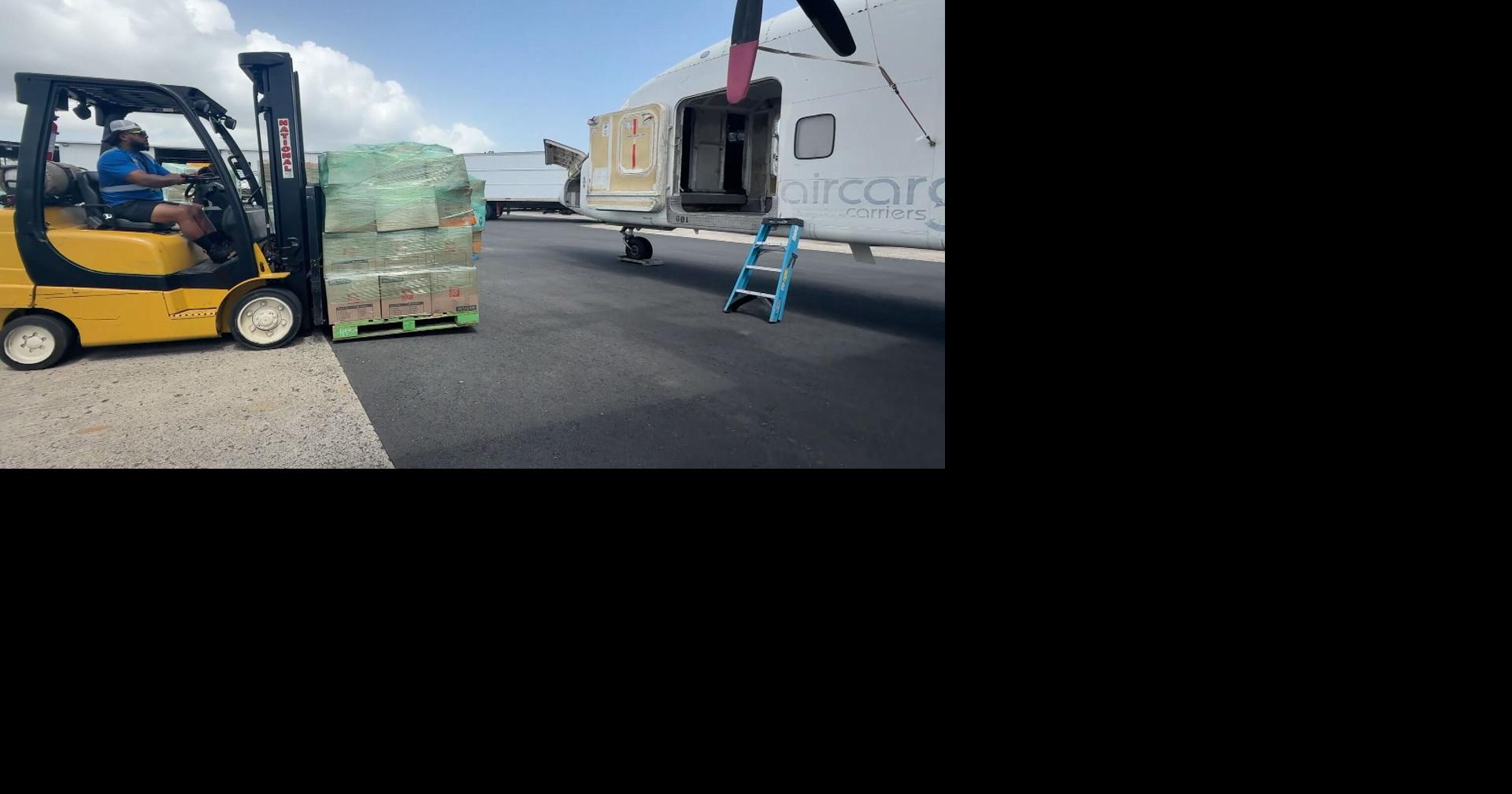 Salen desde Puerto Rico dos vuelos con ayuda humanitaria a Venezuela; rescatistas siguen en espera