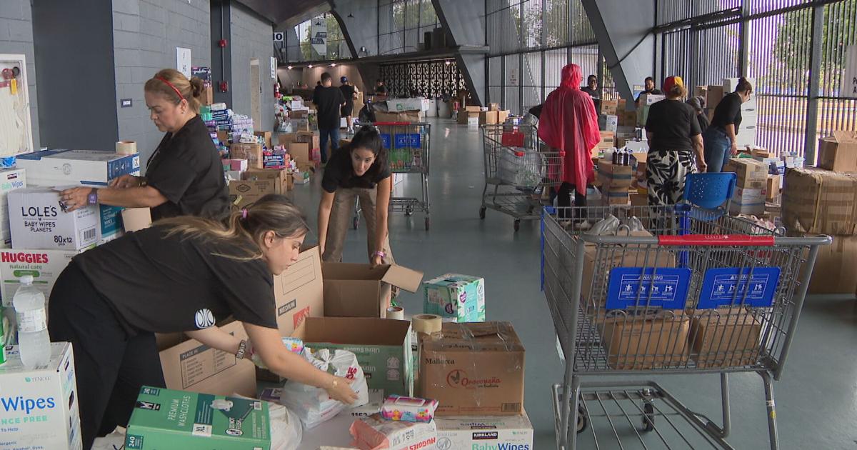 Puertorriqueños se movilizan en centros de acopio para enviar ayuda humanitaria a Venezuela