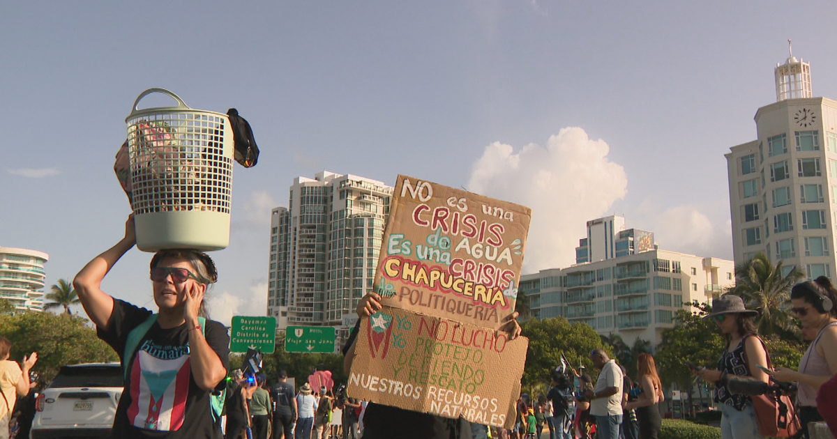 Más de 100 personas protestan en San Juan por 13 meses de crisis de agua potable
