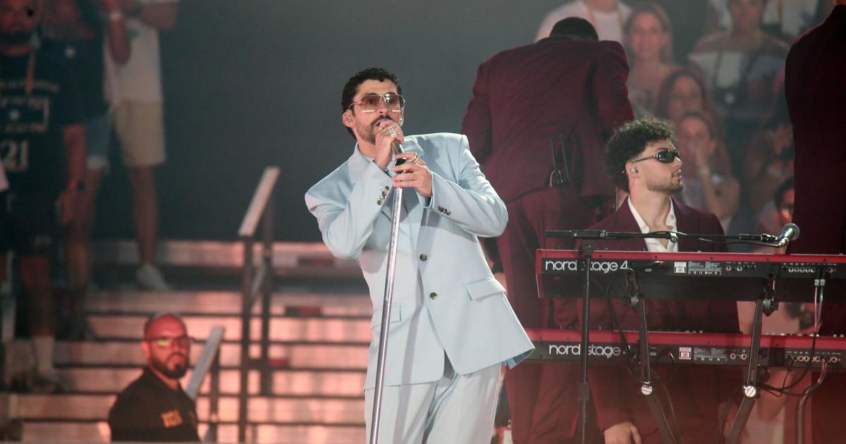 El boricua se las inventa: fans de Bad Bunny gozan del concierto desde el expreso