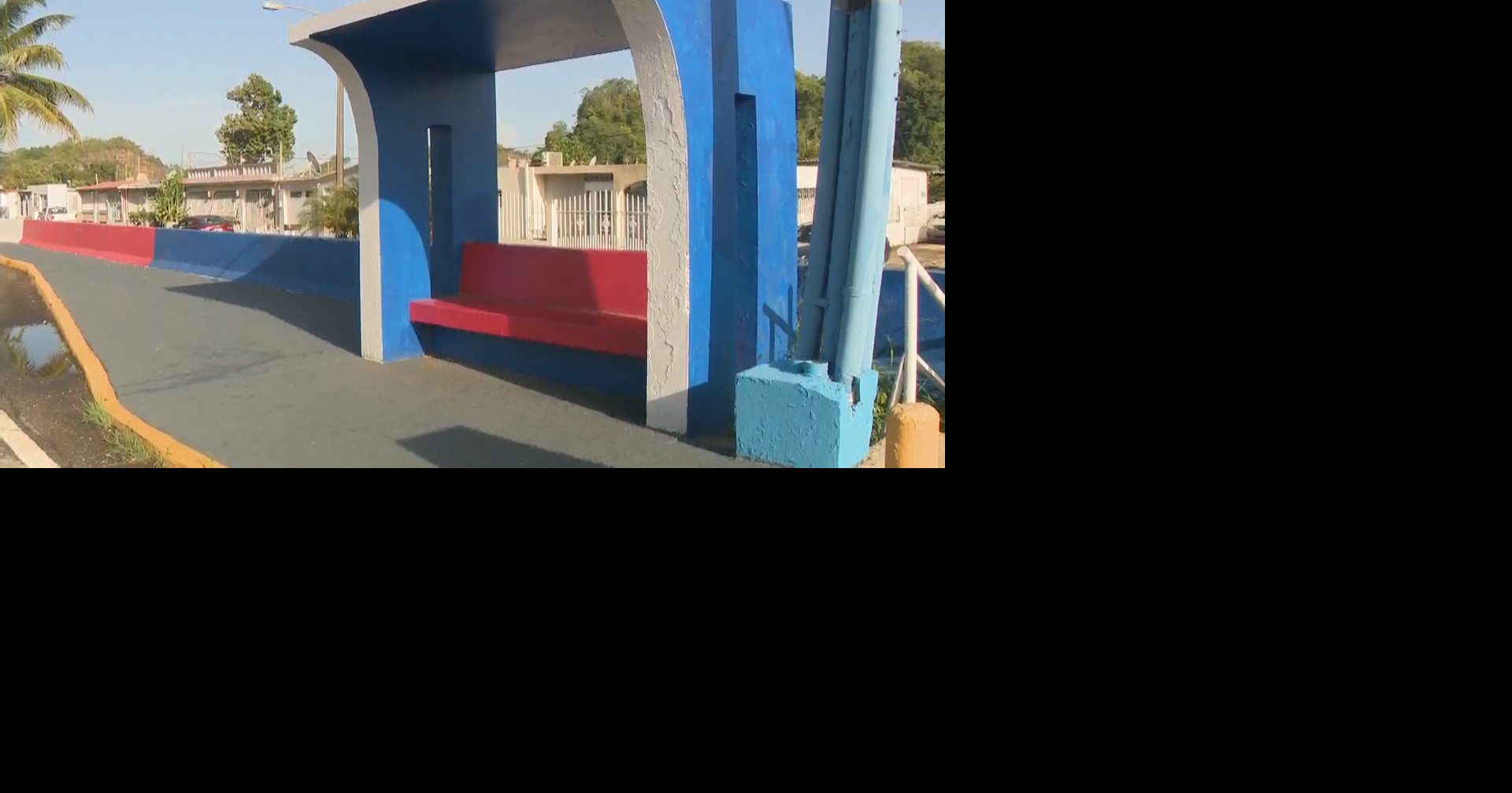 Asesinan a hombre de 30 años en parada de guaguas frente a complejo deportivo en Manatí