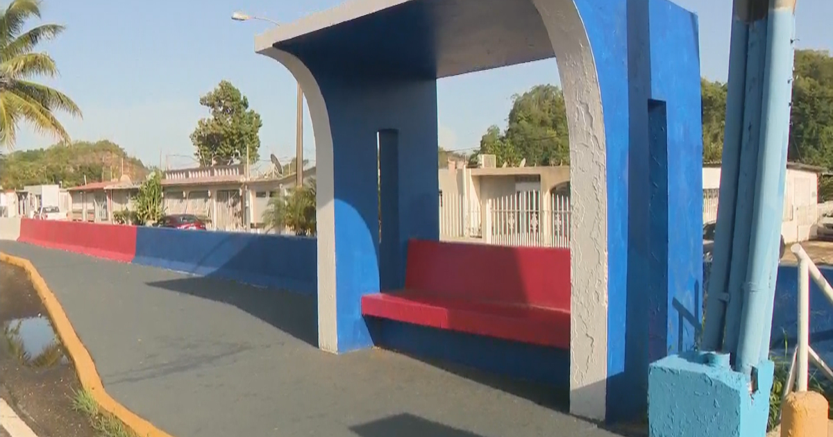 Asesinan a hombre de 30 años en parada de guaguas frente a complejo deportivo en Manatí