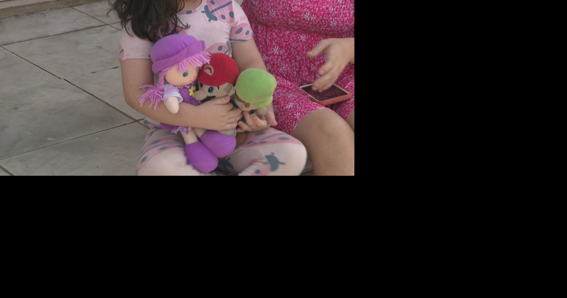 Madre en Hatillo denuncia que apagones ponen en riesgo la salud de su hija de 7 años
