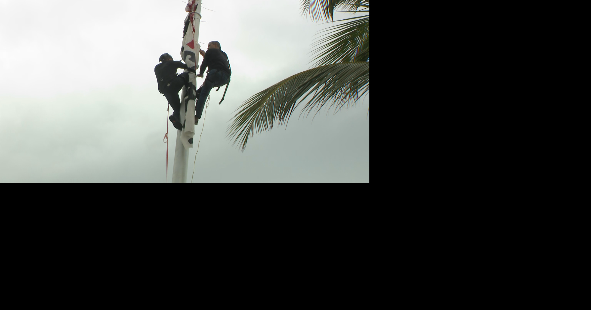 Imagen del artículo de WAPA: "Esencia no va": Tito Kayak cuelga bandera en asta del Capitolio
