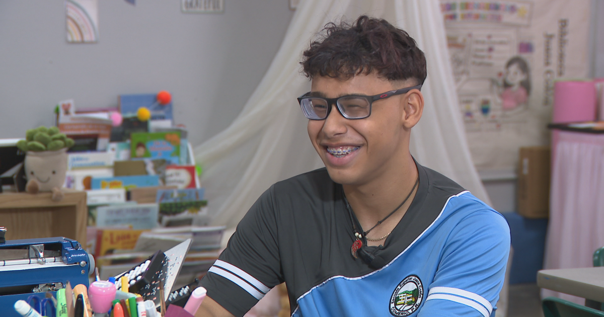 Joven de Comerío con discapacidad visual logra beca de la NASA a los 15 años