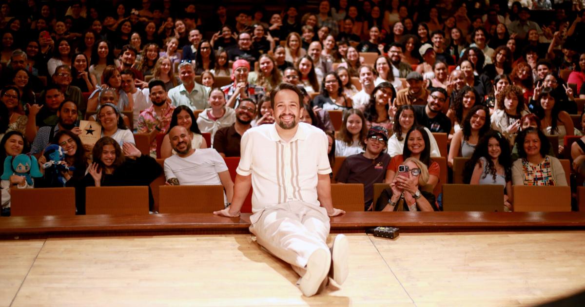 Lin-Manuel Miranda sorprende a estudiantes del Conservatorio de Música de PR en gira de "Moana"