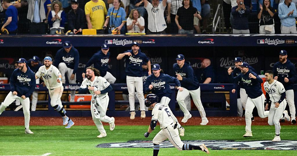 Rays evitan la barrida con remontada en la duodécima entrada y siguen vivos en la Serie Mundial