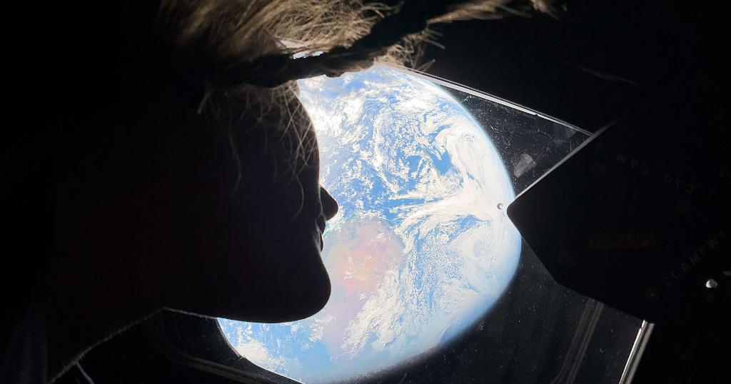 La Tierra brilla desde el espacio: astronautas de NASA capturan auroras rumbo a la Luna